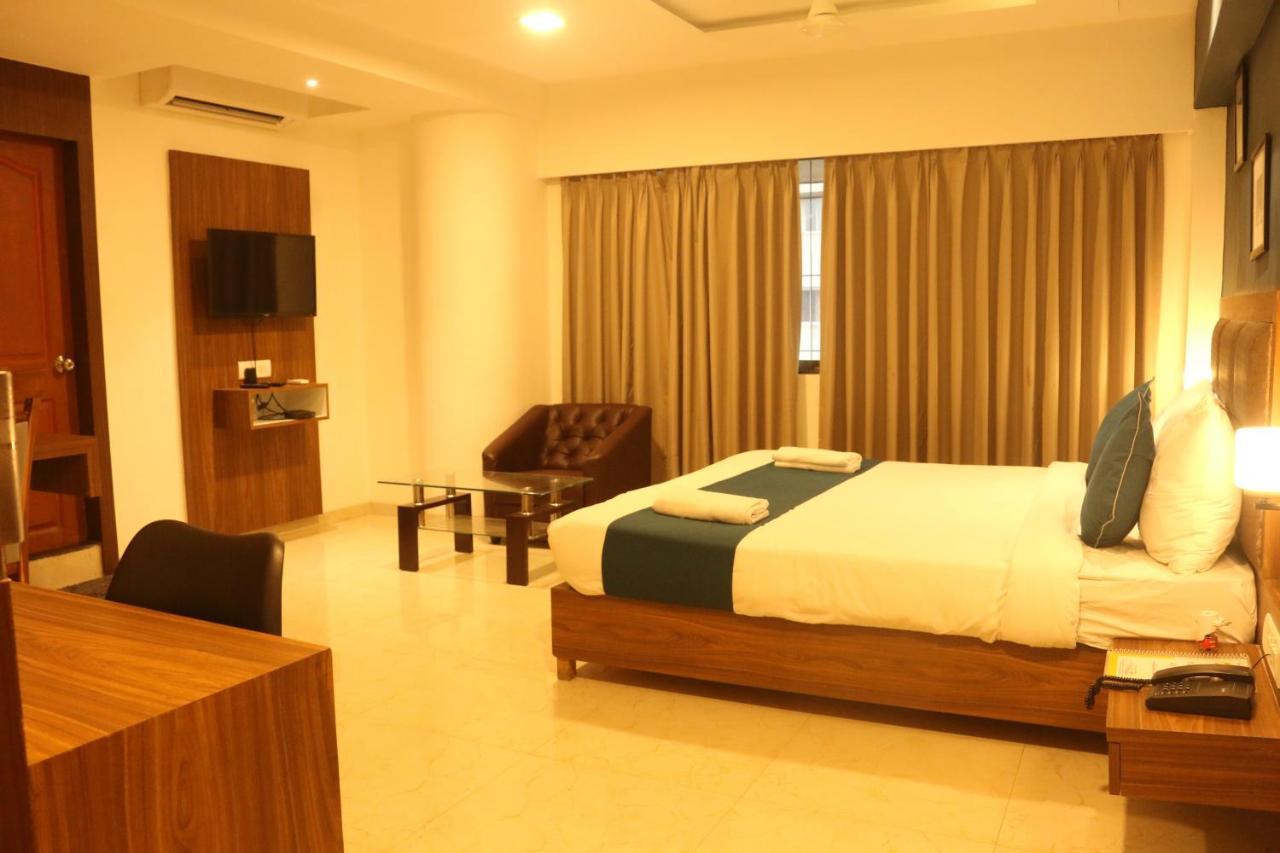 Hotel Palm Beach Pride Navi Mumbai Exterior photo