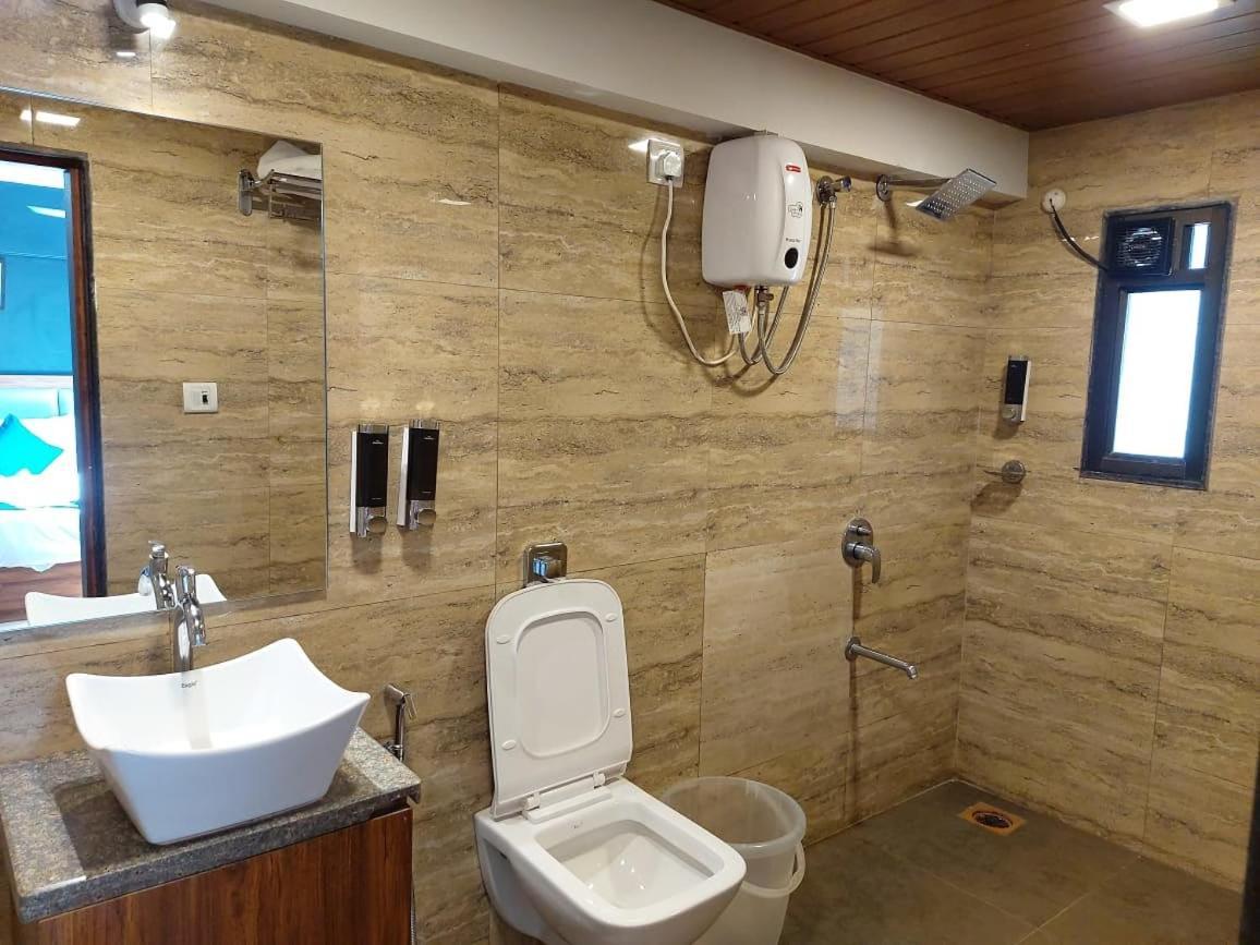 Hotel Palm Beach Pride Navi Mumbai Exterior photo